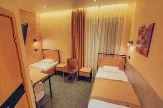 Отель Sport Hotel Черкассы Стандартный двухместный номер с 2 отдельными кроватями-4
